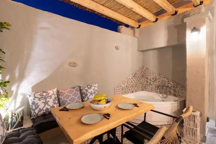 Kyrangelo Traditional House With Outdoor Jacuzzi Koskinou  외부 사진